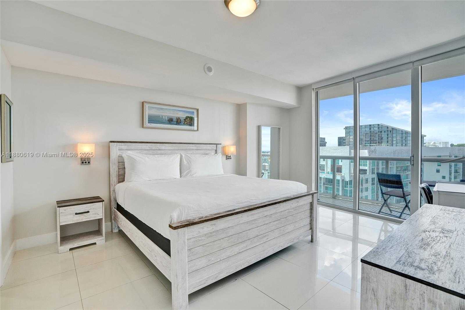 Small Image of 485 BRICKELL AVE #4207, Miami Number 12