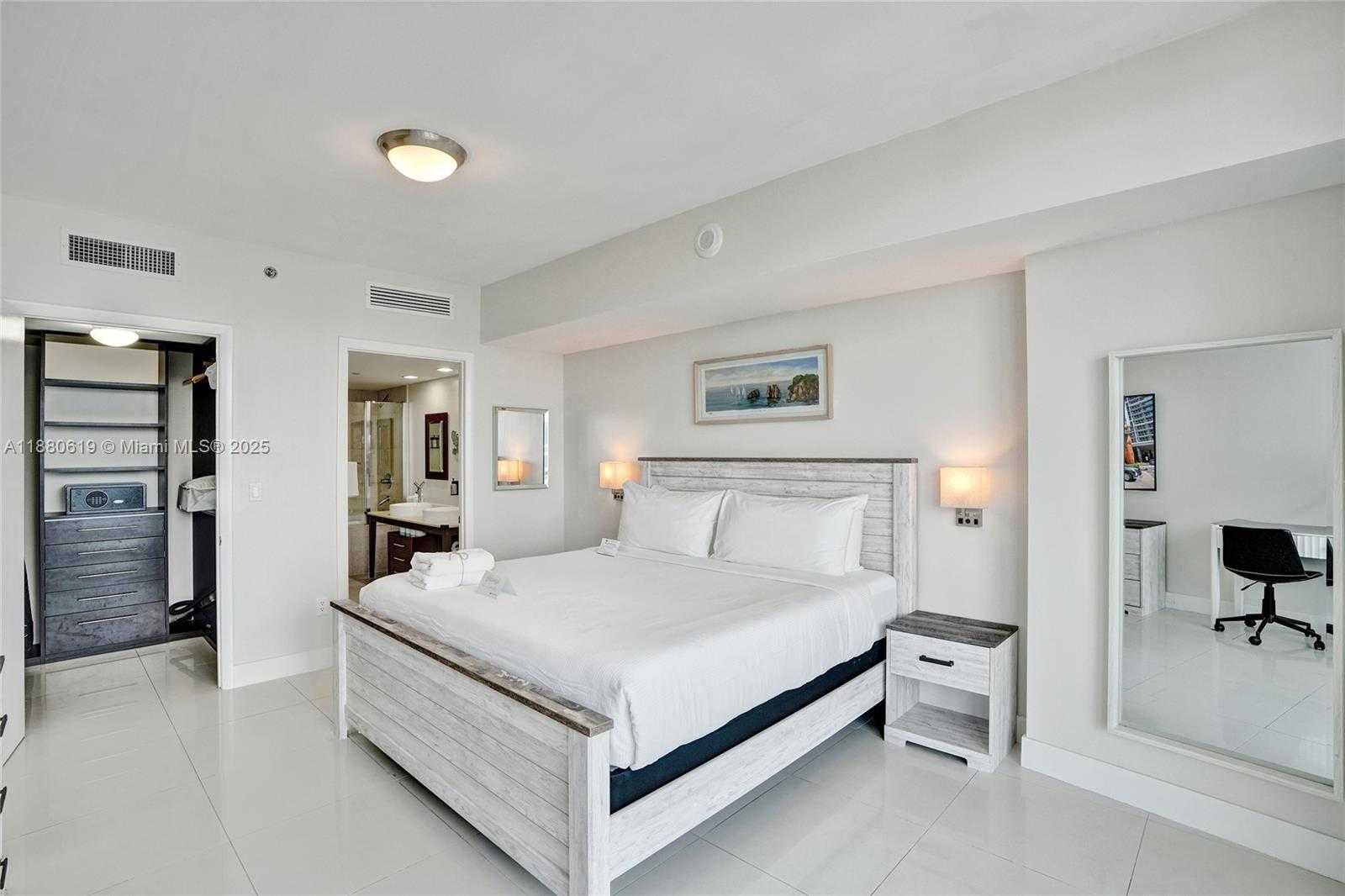 Small Image of 485 BRICKELL AVE #4207, Miami Number 13