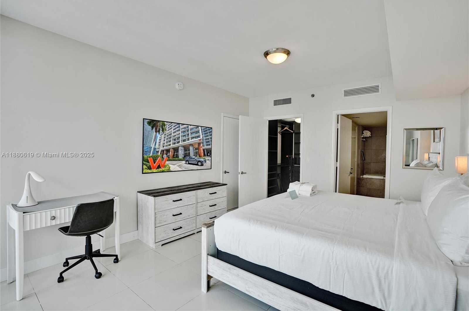Small Image of 485 BRICKELL AVE #4207, Miami Number 14