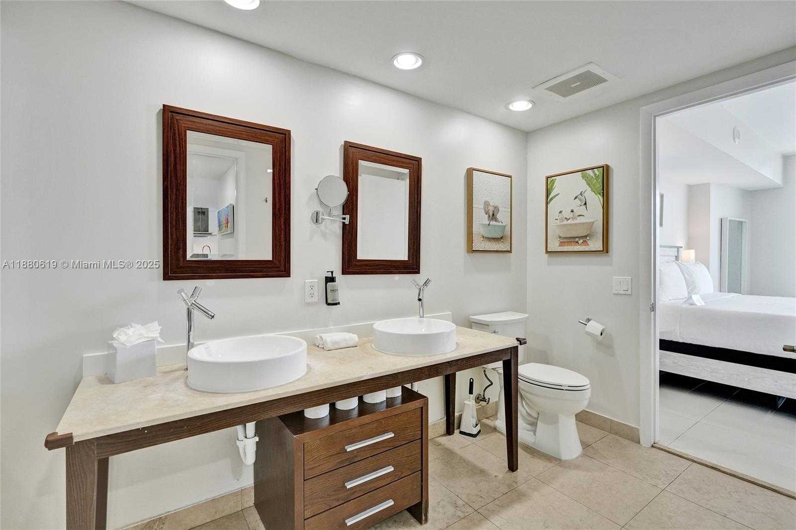 Small Image of 485 BRICKELL AVE #4207, Miami Number 18