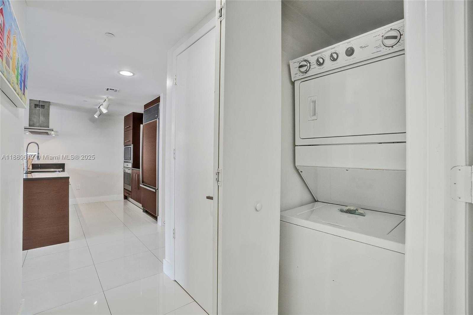 Small Image of 485 BRICKELL AVE #4207, Miami Number 21