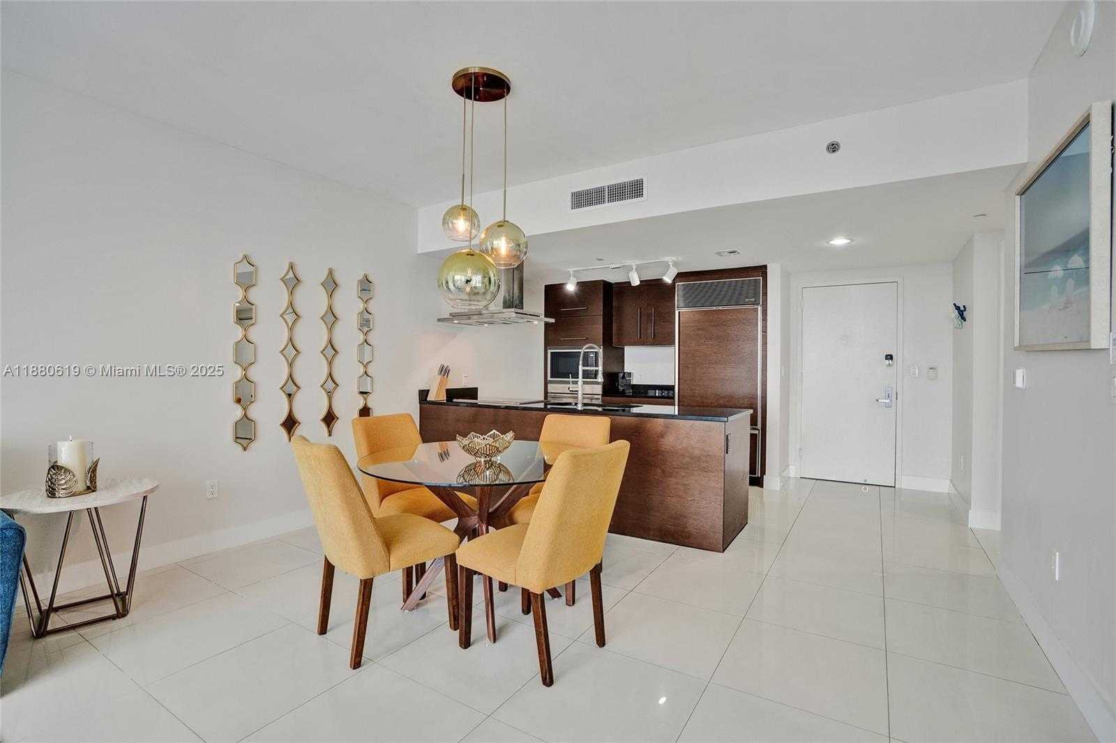 Small Image of 485 BRICKELL AVE #4207, Miami Number 5