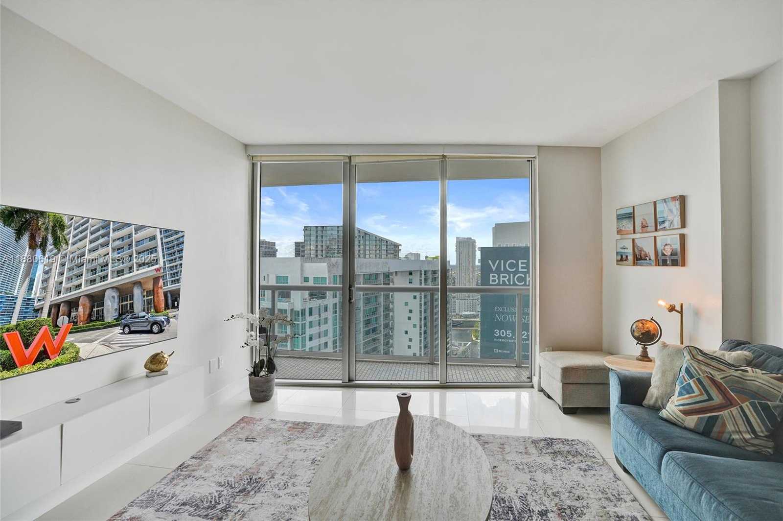 Small Image of 485 BRICKELL AVE #4207, Miami Number 8