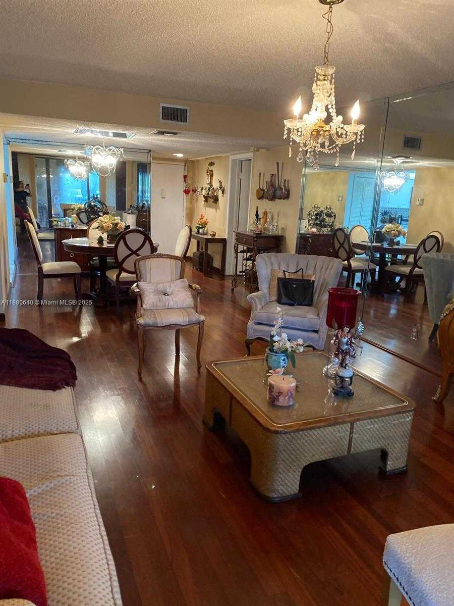 Small Image of 16325 GOLF CLUB RD #102, Weston Number 11