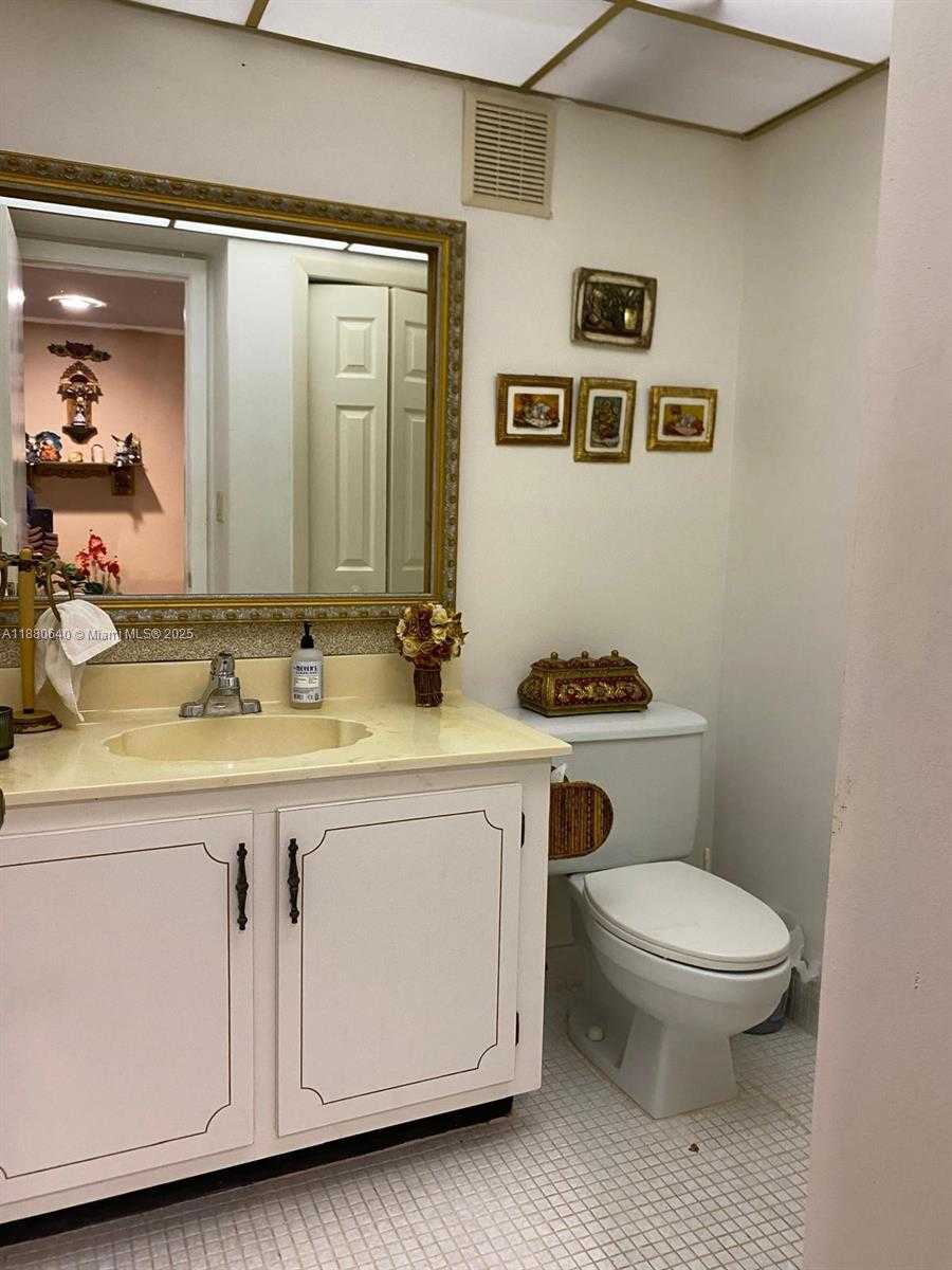Small Image of 16325 GOLF CLUB RD #102, Weston Number 12