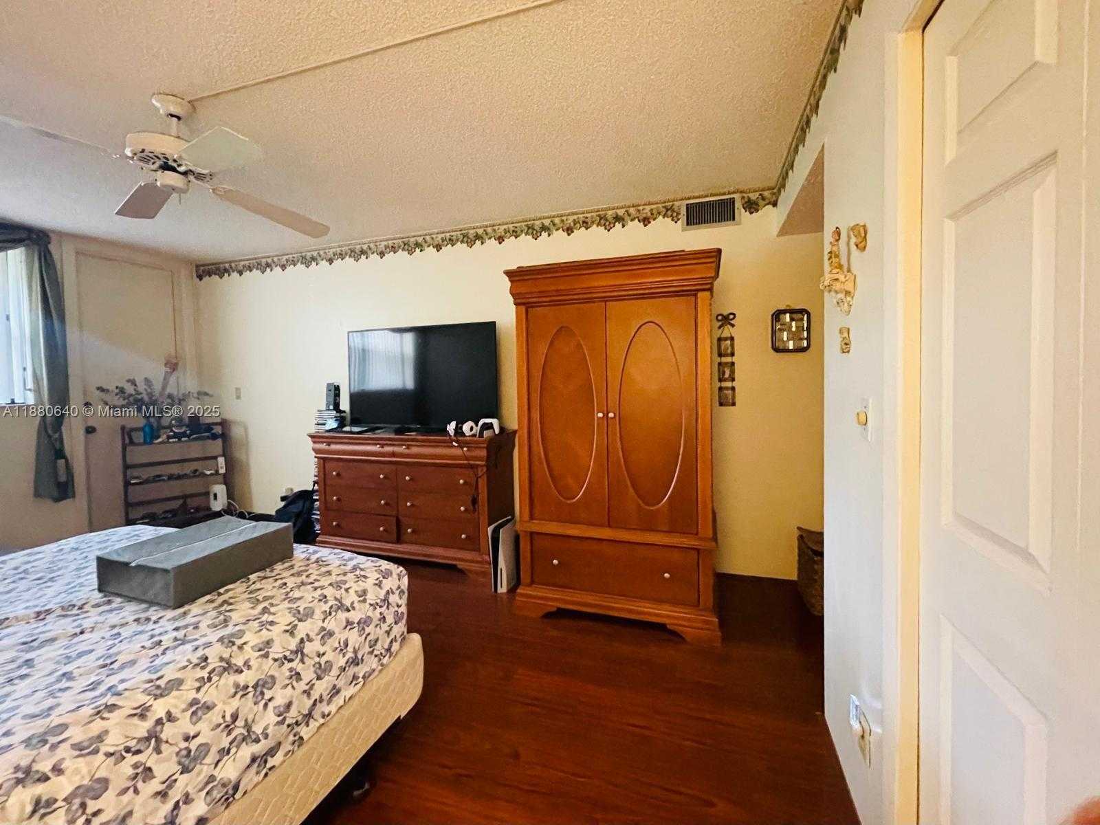 Small Image of 16325 GOLF CLUB RD #102, Weston Number 14