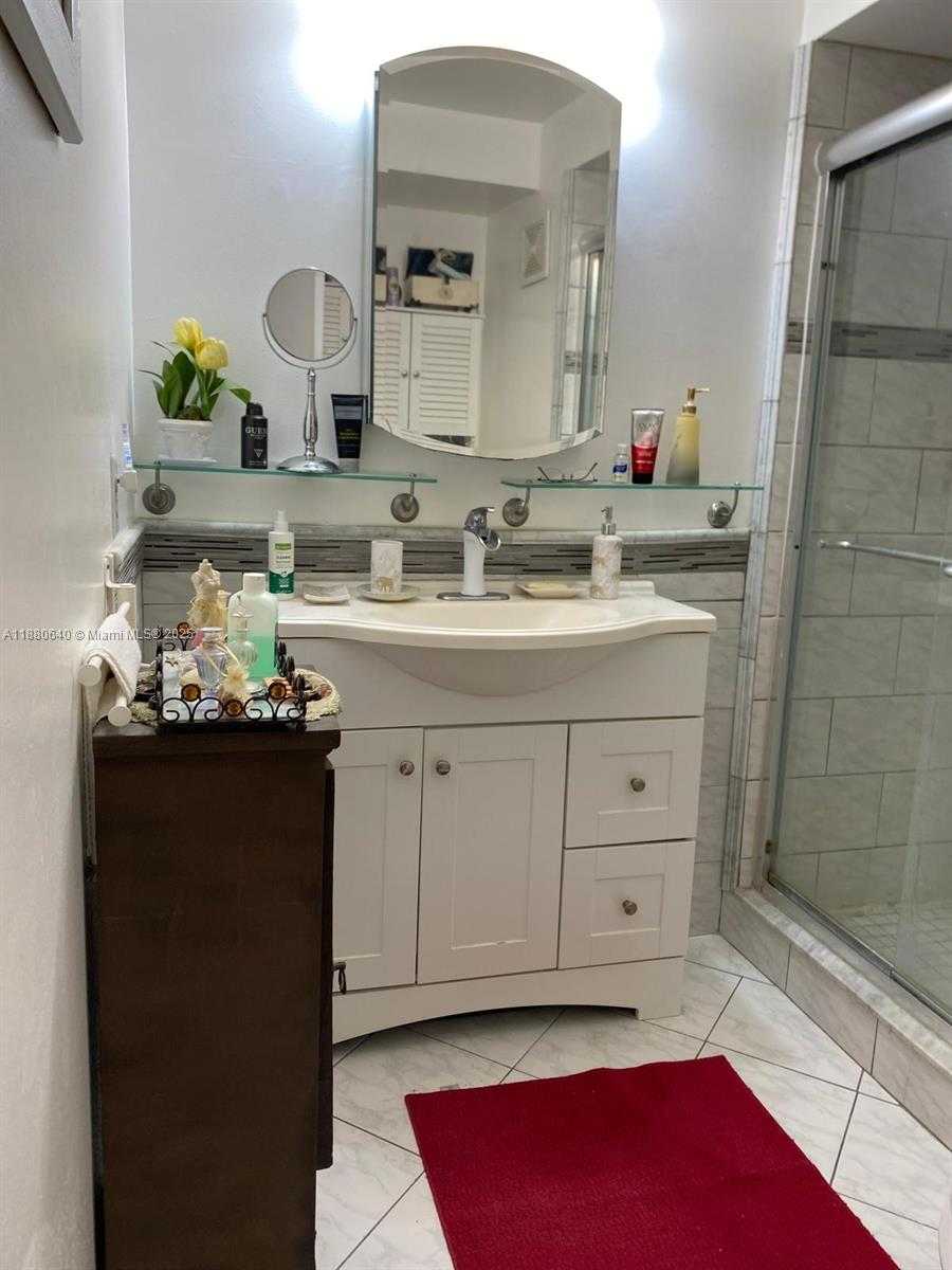 Small Image of 16325 GOLF CLUB RD #102, Weston Number 16