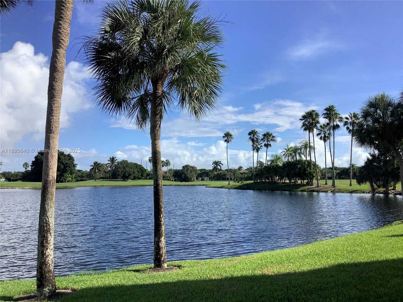 Small Image of 16325 GOLF CLUB RD #102, Weston Number 19