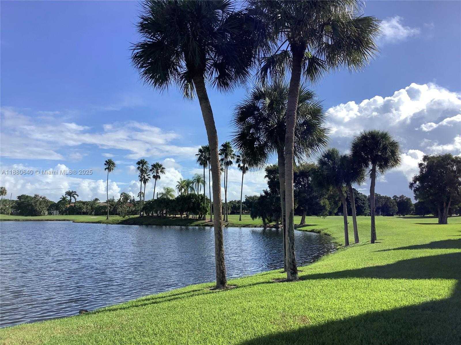 Small Image of 16325 GOLF CLUB RD #102, Weston Number 21