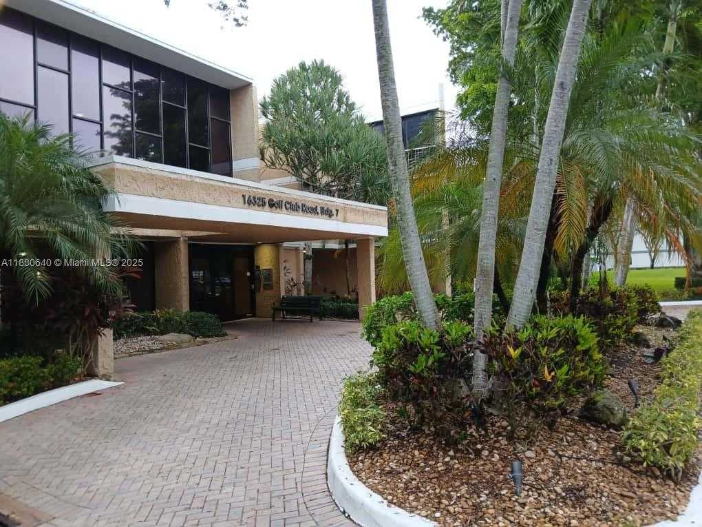 Small Image of 16325 GOLF CLUB RD #102, Weston Number 3