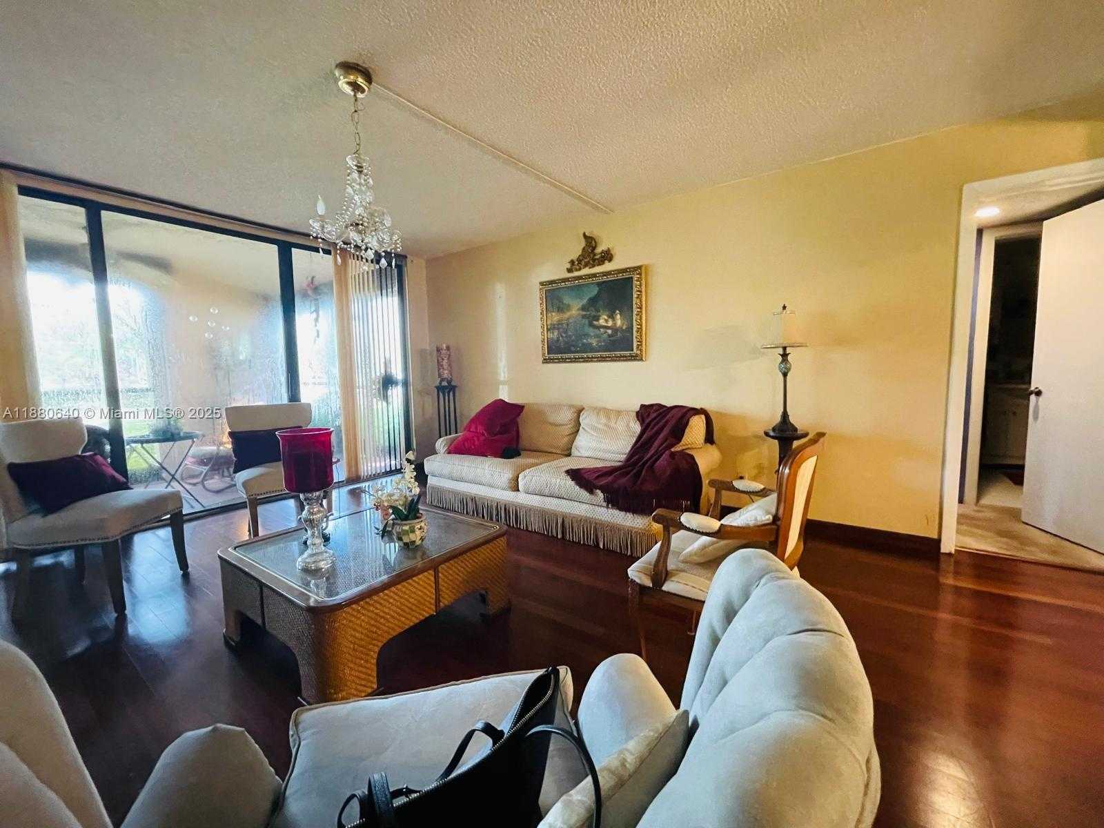 Small Image of 16325 GOLF CLUB RD #102, Weston Number 7