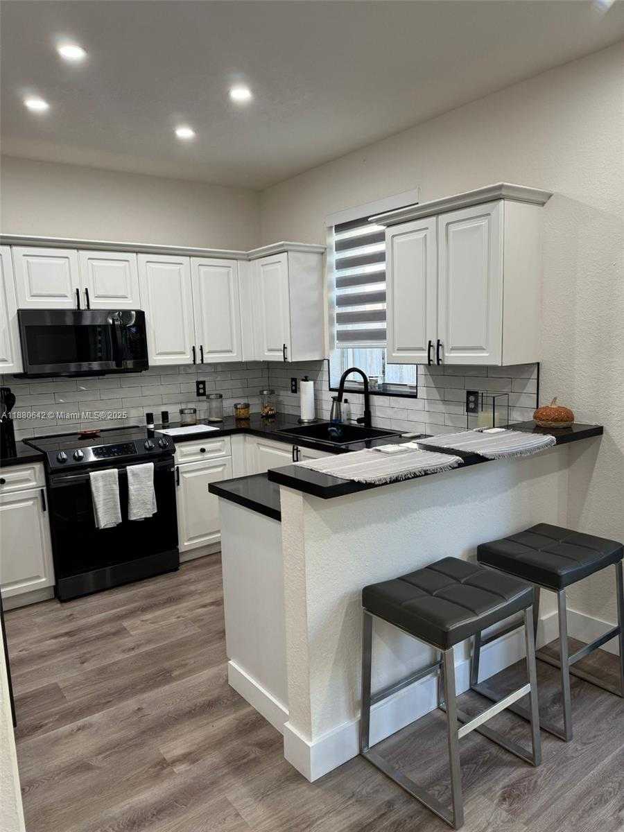 Small Image of 12453 SOUTH WEST 125TH TER, Miami Number 10
