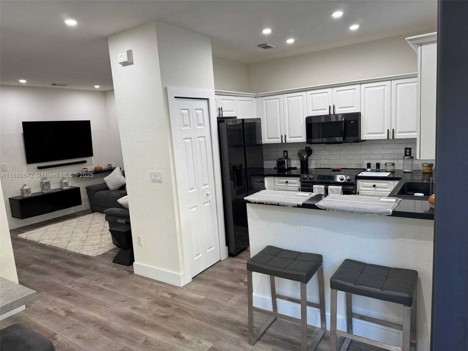 Small Image of 12453 SOUTH WEST 125TH TER, Miami Number 11