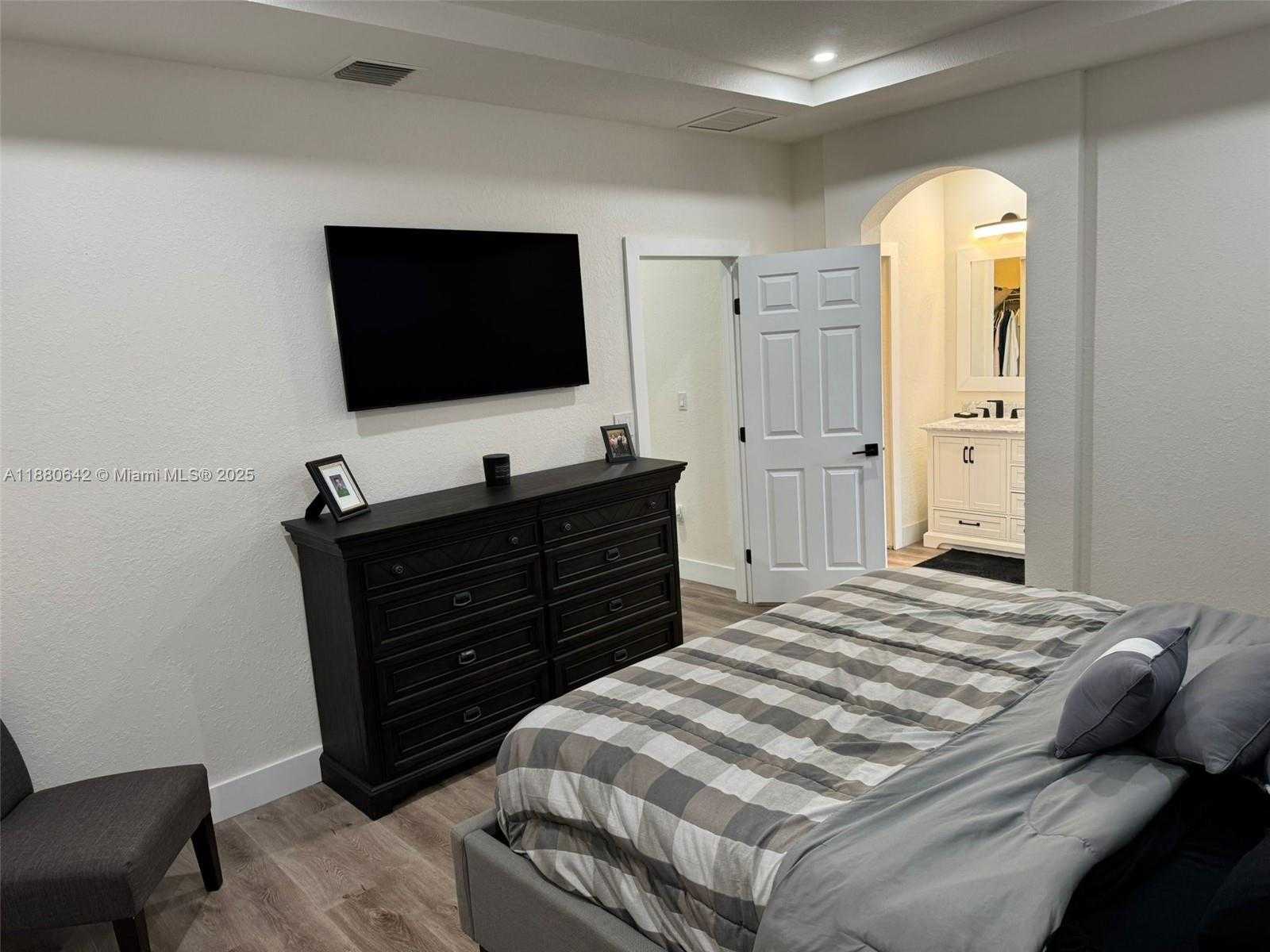 Small Image of 12453 SOUTH WEST 125TH TER, Miami Number 20