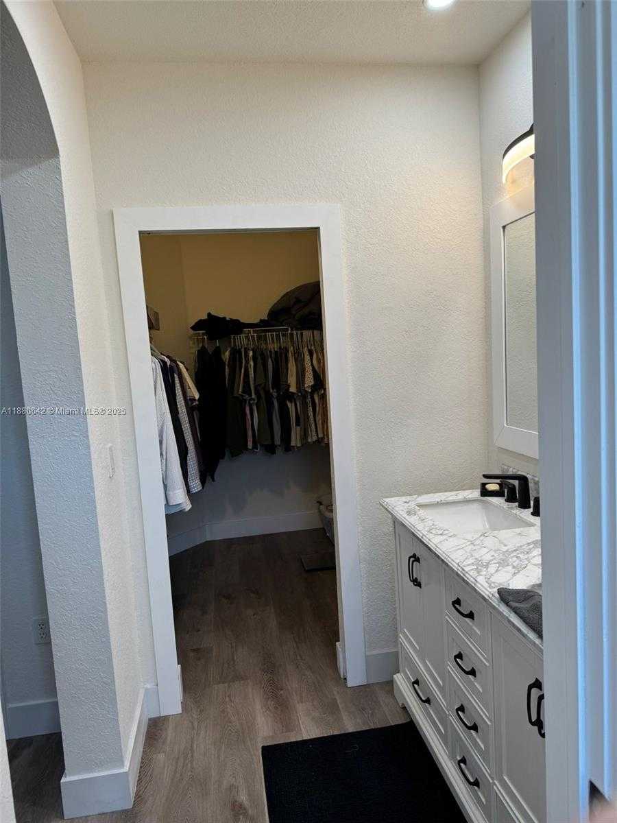 Small Image of 12453 SOUTH WEST 125TH TER, Miami Number 24