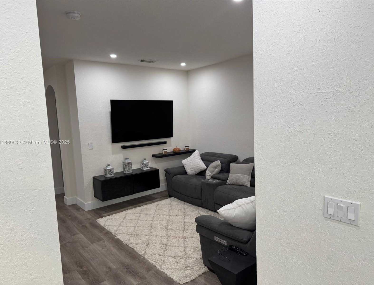 Small Image of 12453 SOUTH WEST 125TH TER, Miami Number 6