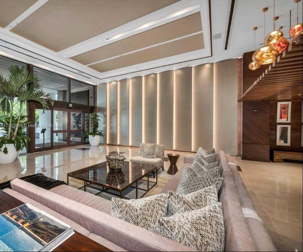Small Image of 5875 COLLINS AVE #807, Miami Beach Number 6