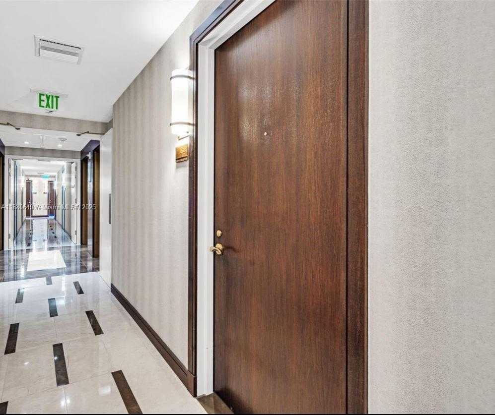 Small Image of 5875 COLLINS AVE #807, Miami Beach Number 7