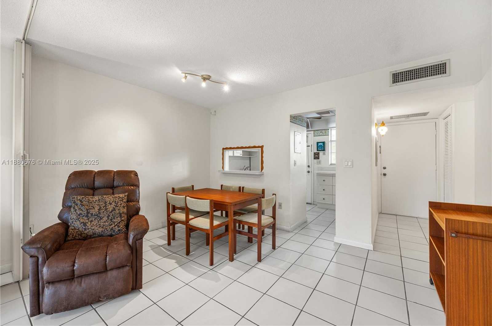 Small Image of 2903 POINT EAST DR #K111, Aventura Number 10