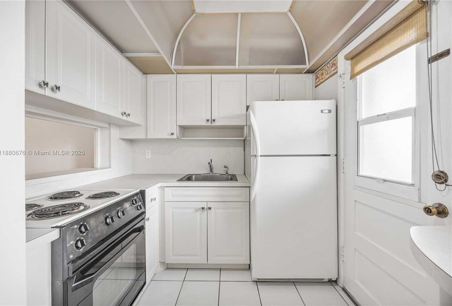Small Image of 2903 POINT EAST DR #K111, Aventura Number 13
