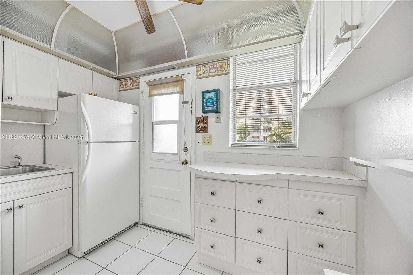 Small Image of 2903 POINT EAST DR #K111, Aventura Number 15