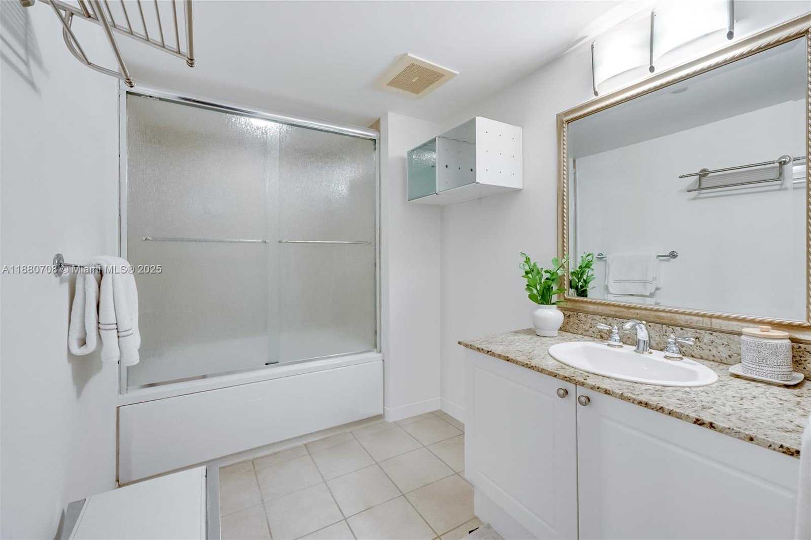 Small Image of 19501 WEST COUNTRY CLUB DR #2412, Aventura Number 13