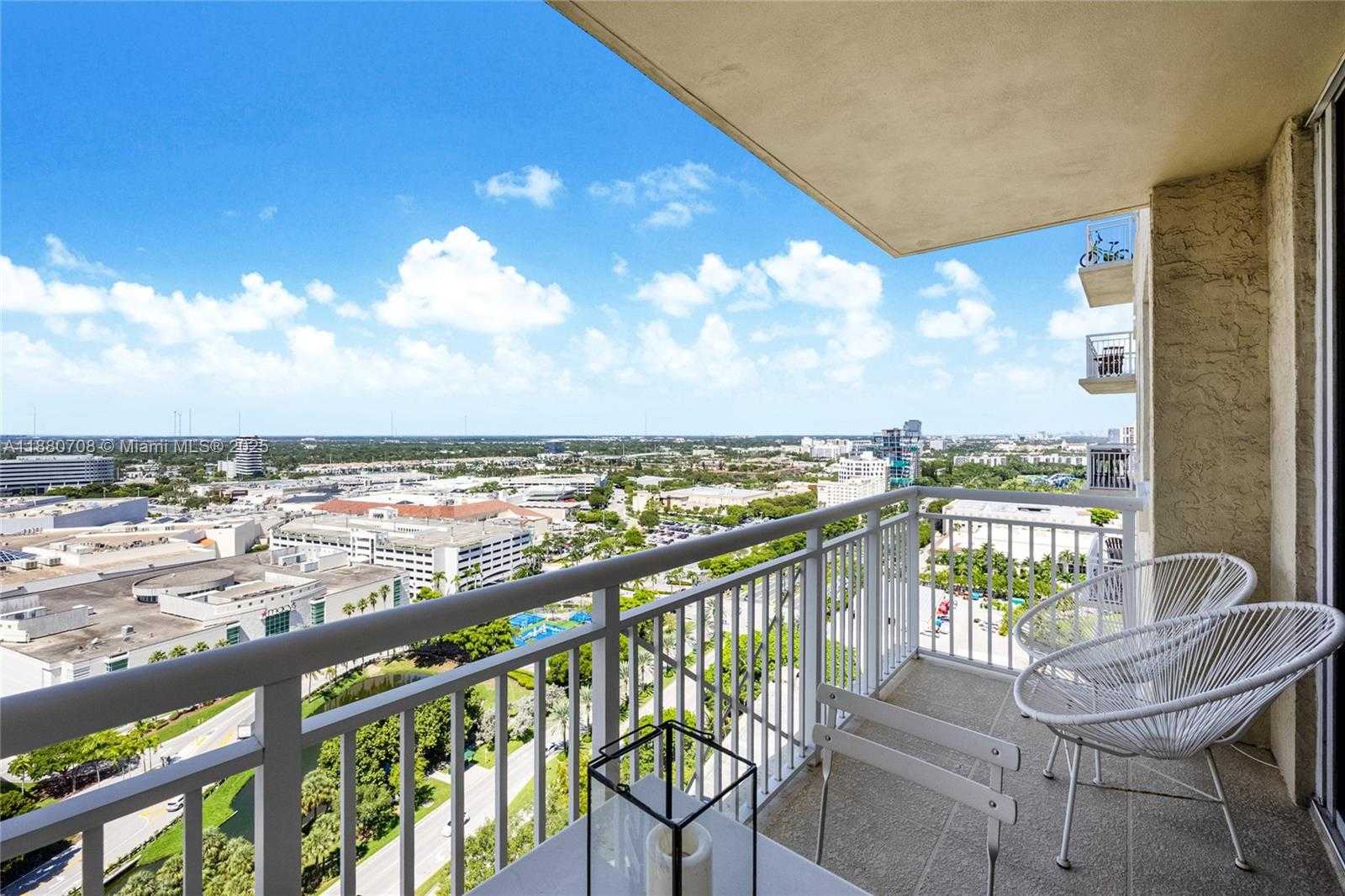 Small Image of 19501 WEST COUNTRY CLUB DR #2412, Aventura Number 3