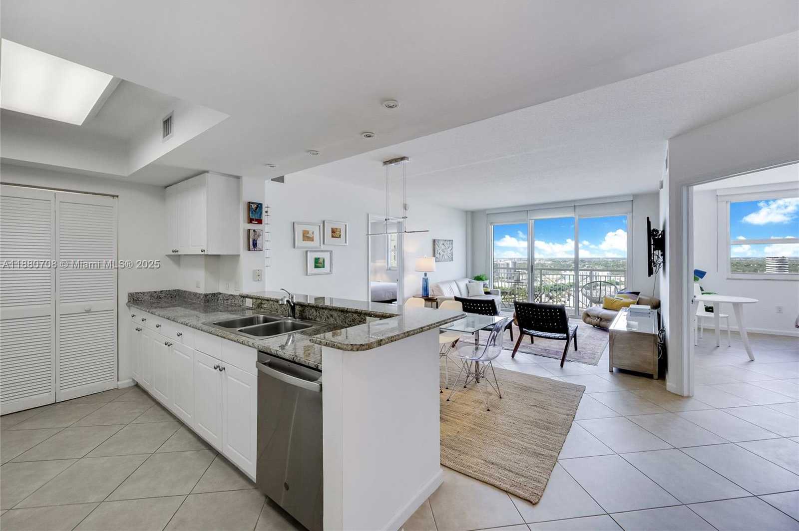 Small Image of 19501 WEST COUNTRY CLUB DR #2412, Aventura Number 5