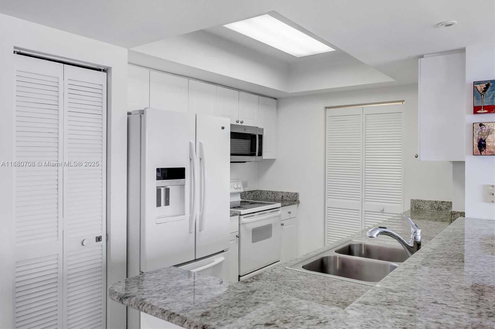 Small Image of 19501 WEST COUNTRY CLUB DR #2412, Aventura Number 6