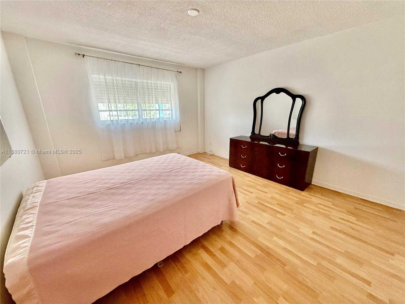 Small Image of 9700 EAST BAY HARBOR DR #406, Bay Harbor Islands Number 22