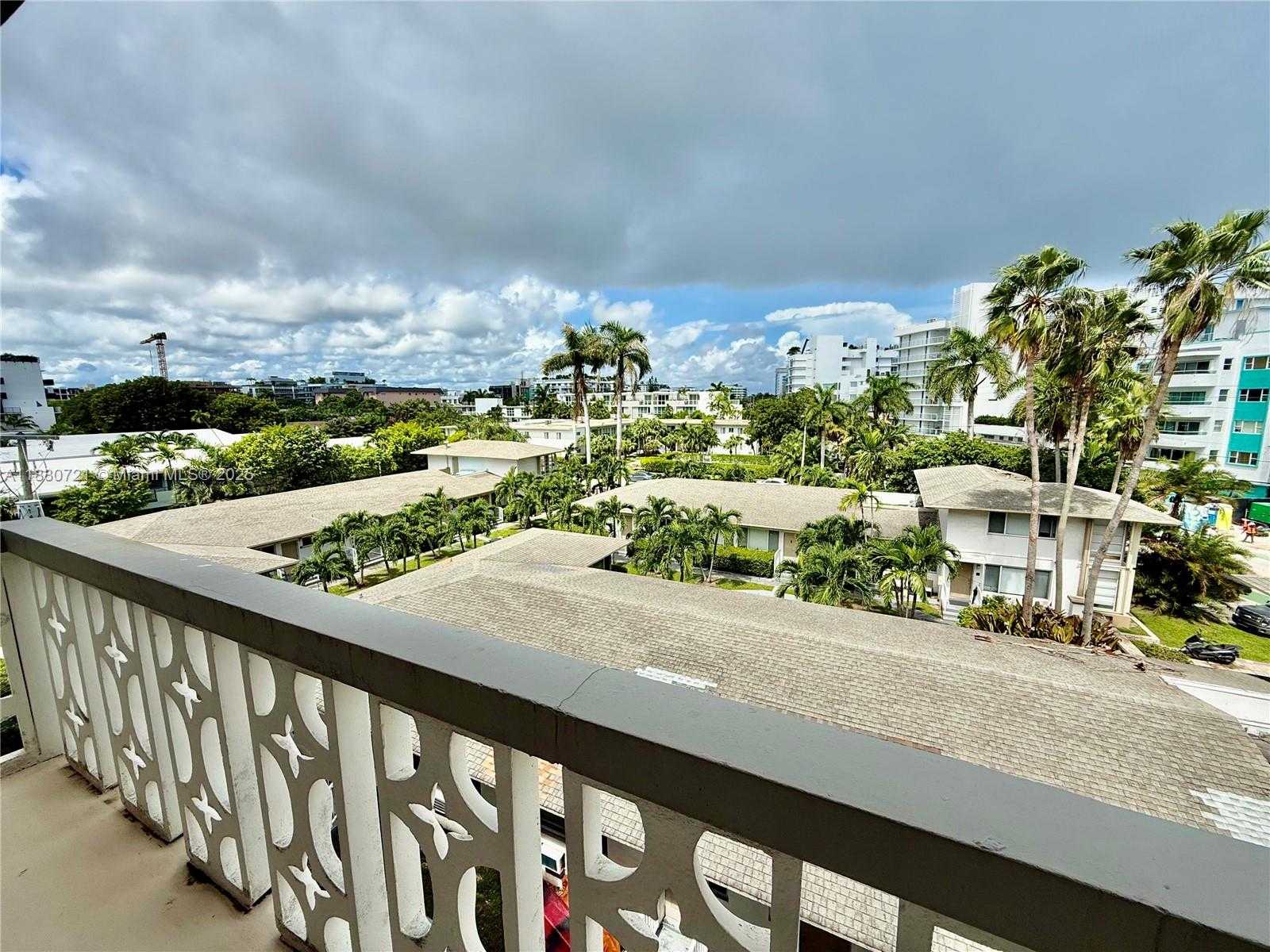 Small Image of 9700 EAST BAY HARBOR DR #406, Bay Harbor Islands Number 27