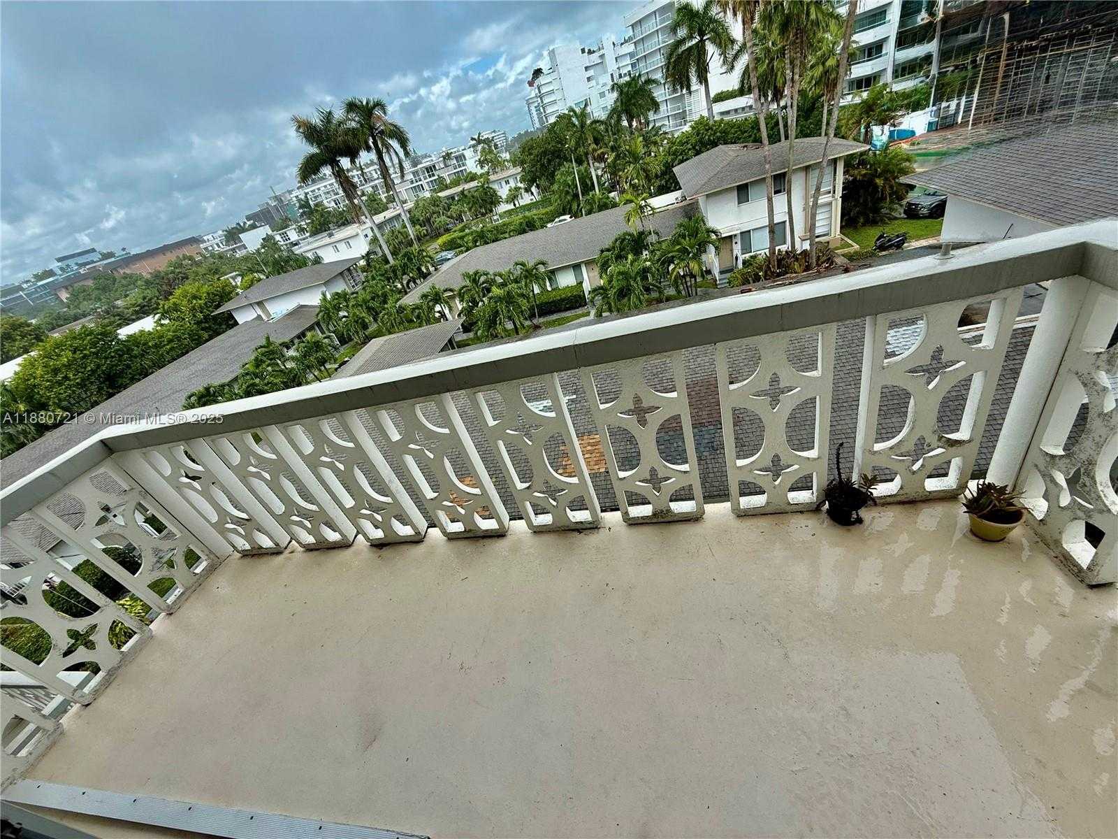 Small Image of 9700 EAST BAY HARBOR DR #406, Bay Harbor Islands Number 30