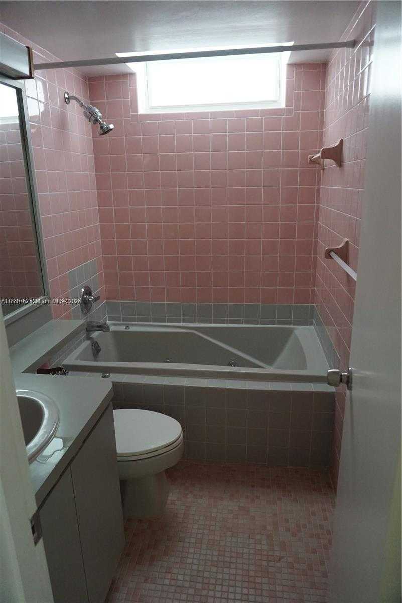 Small Image of 301 OCEAN DR #505, Miami Beach Number 10