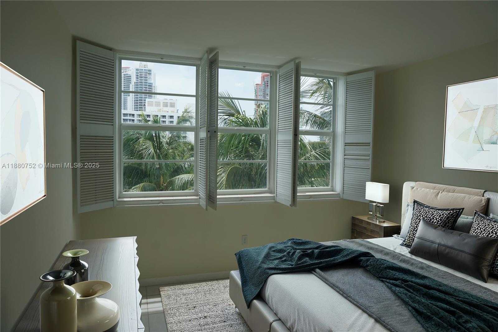 Small Image of 301 OCEAN DR #505, Miami Beach Number 2