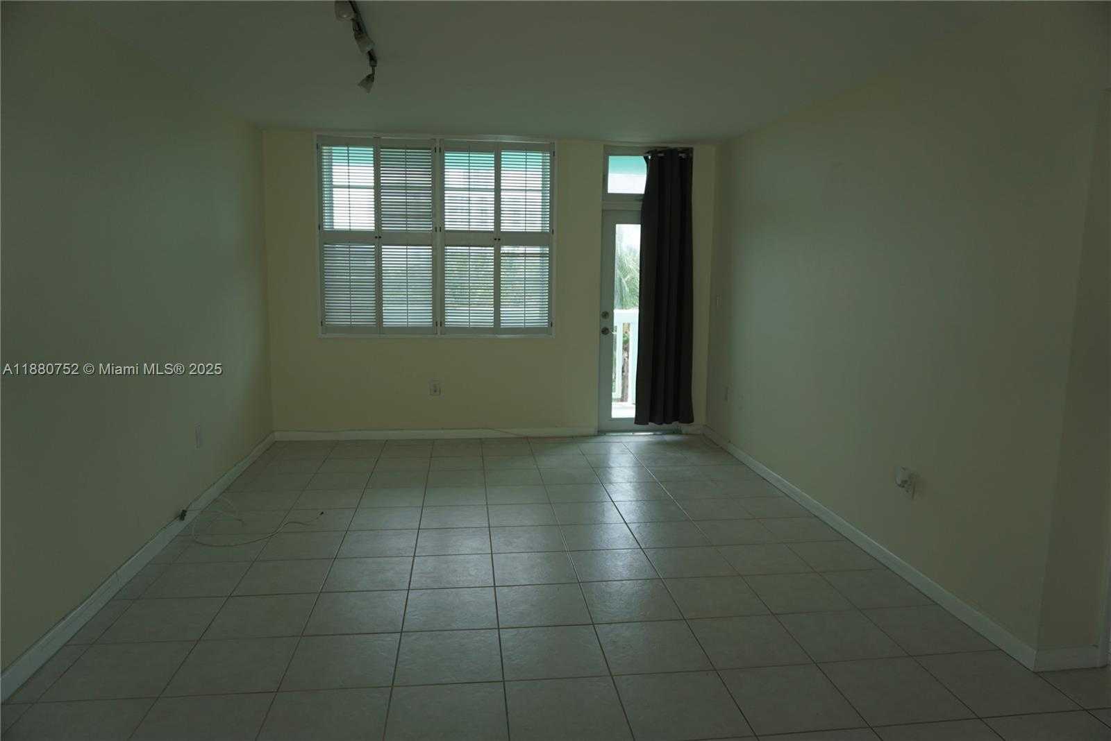 Small Image of 301 OCEAN DR #505, Miami Beach Number 6