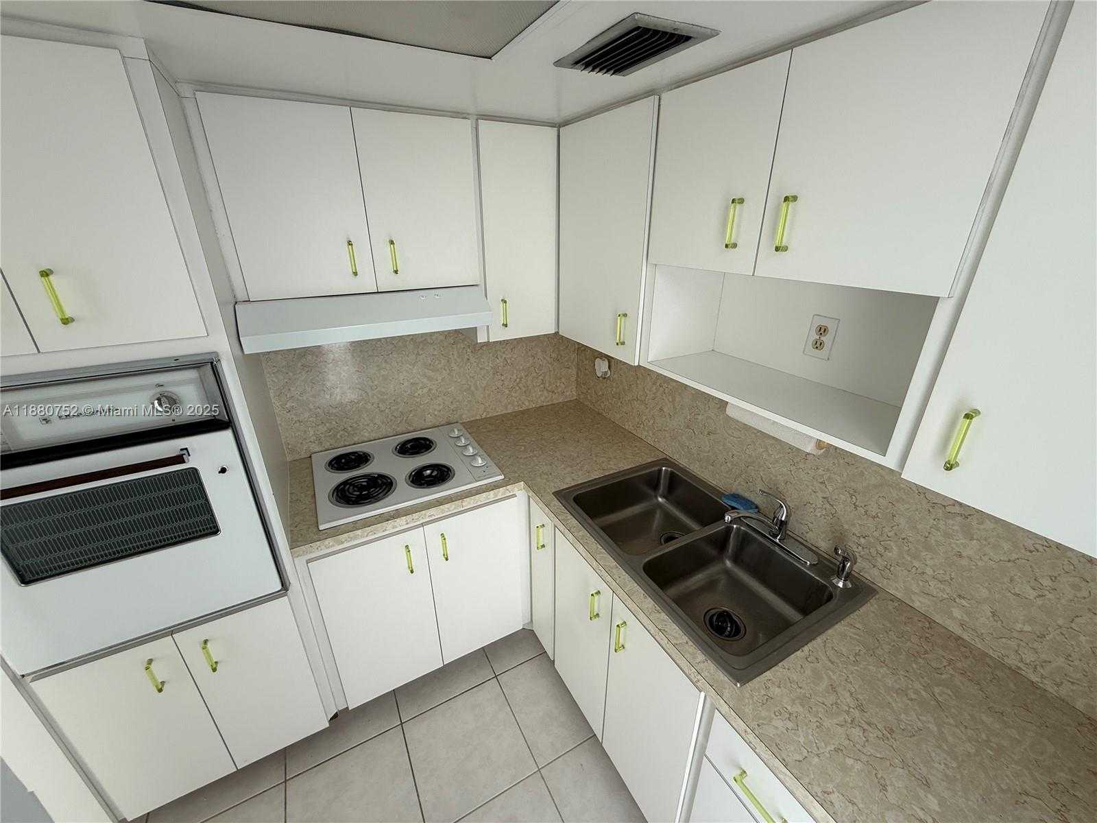 Small Image of 301 OCEAN DR #505, Miami Beach Number 7