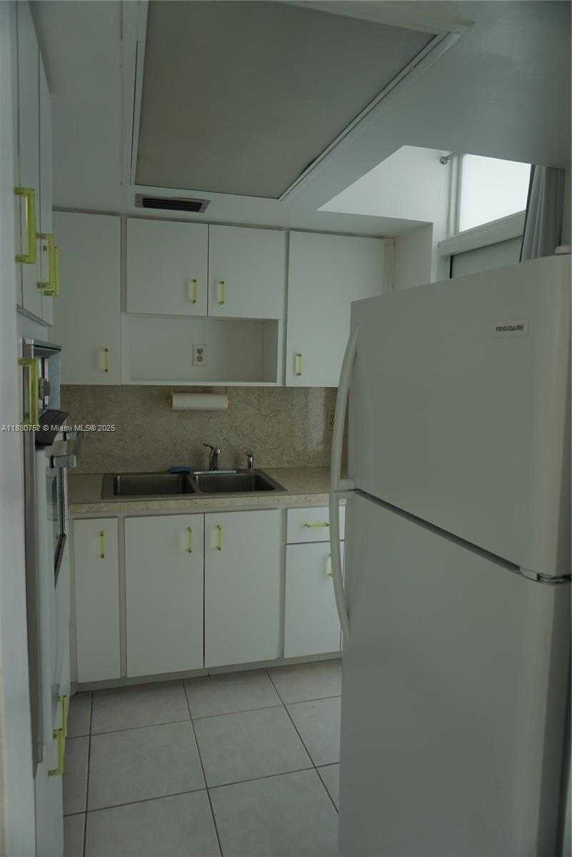 Small Image of 301 OCEAN DR #505, Miami Beach Number 8