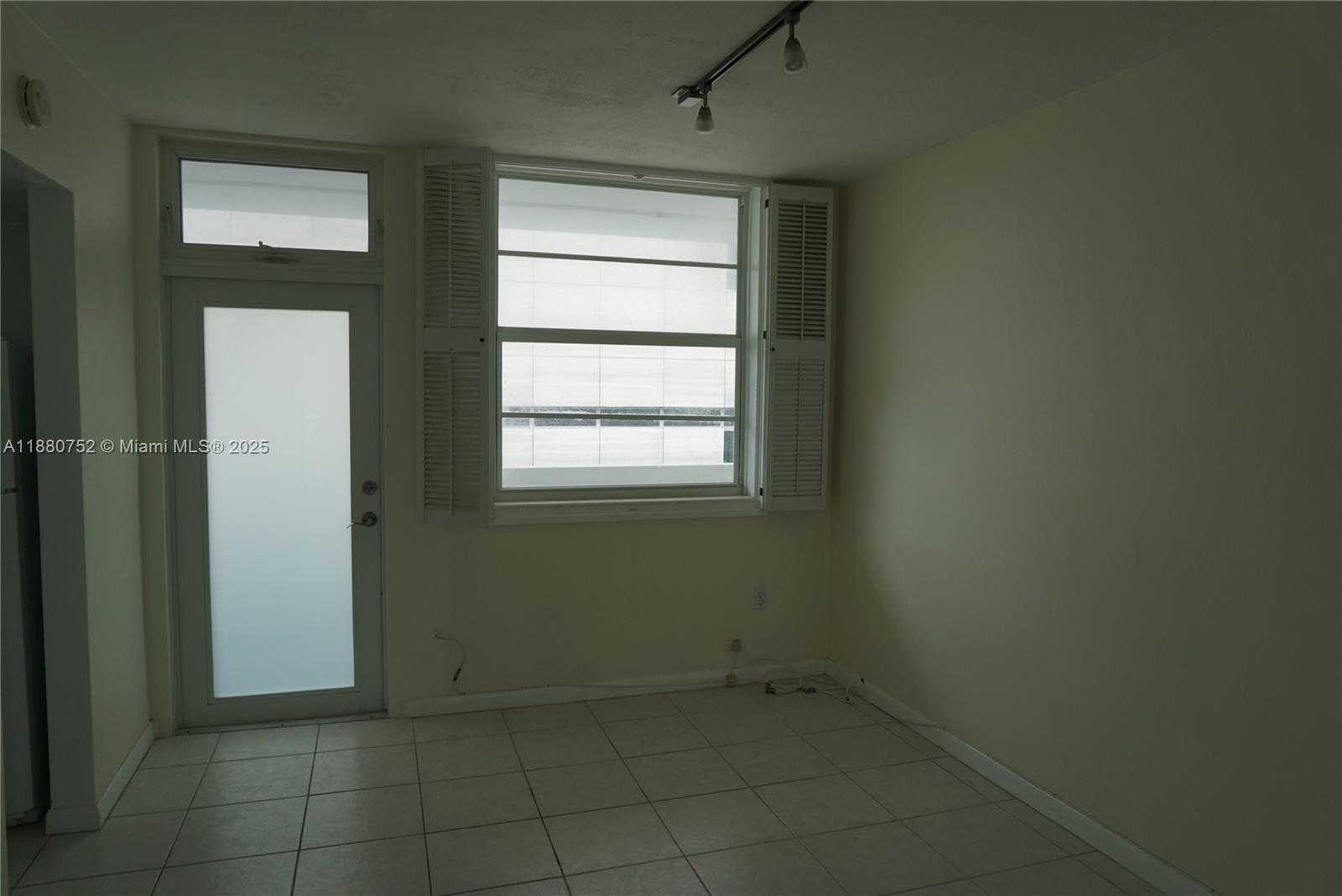 Small Image of 301 OCEAN DR #505, Miami Beach Number 9