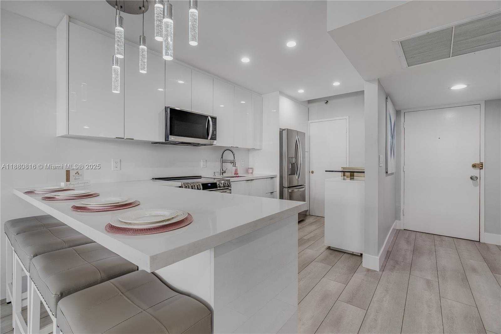Small Image of 100 LINCOLN RD #323, Miami Beach Number 12