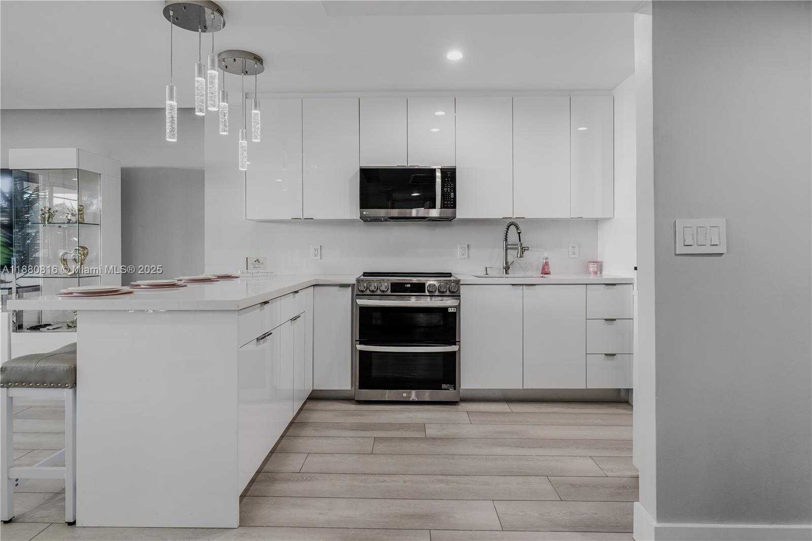 Small Image of 100 LINCOLN RD #323, Miami Beach Number 13
