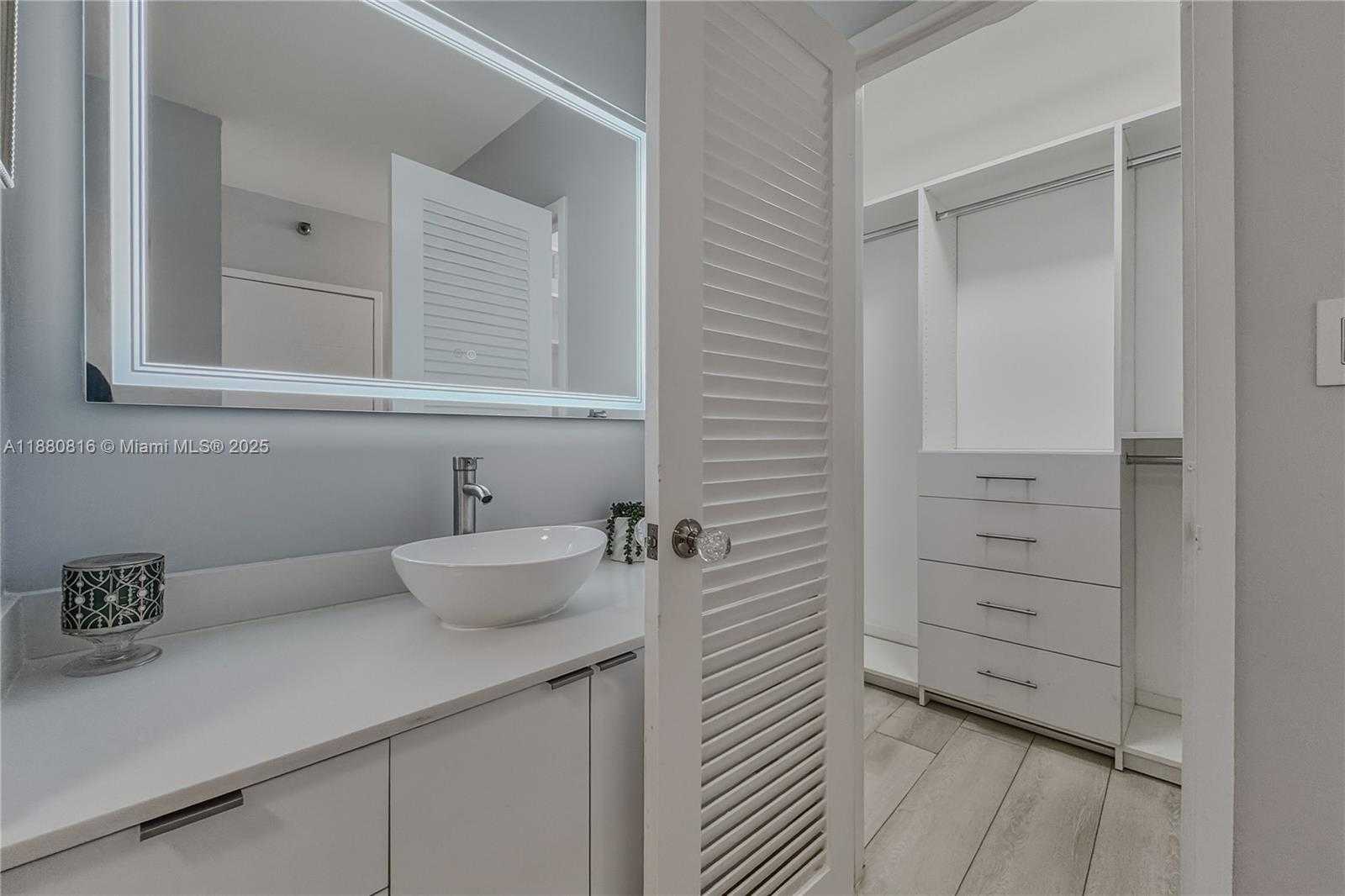 Small Image of 100 LINCOLN RD #323, Miami Beach Number 23