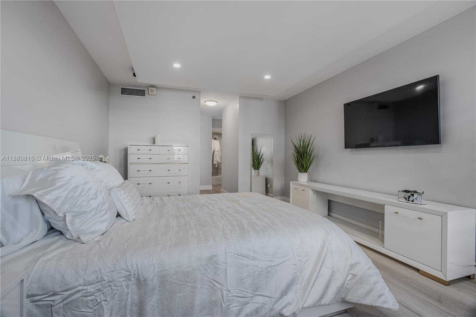 Small Image of 100 LINCOLN RD #323, Miami Beach Number 27