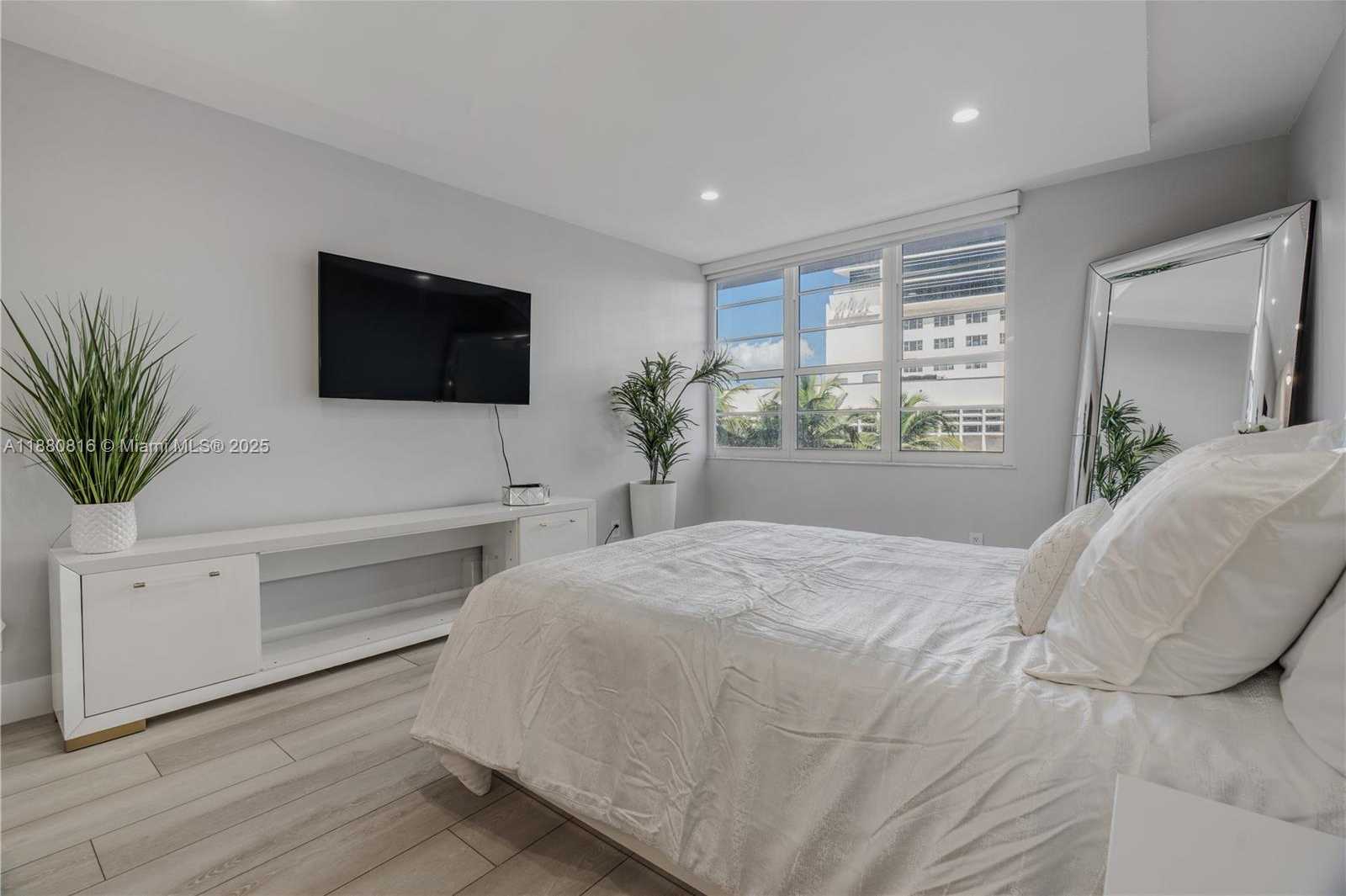 Small Image of 100 LINCOLN RD #323, Miami Beach Number 28
