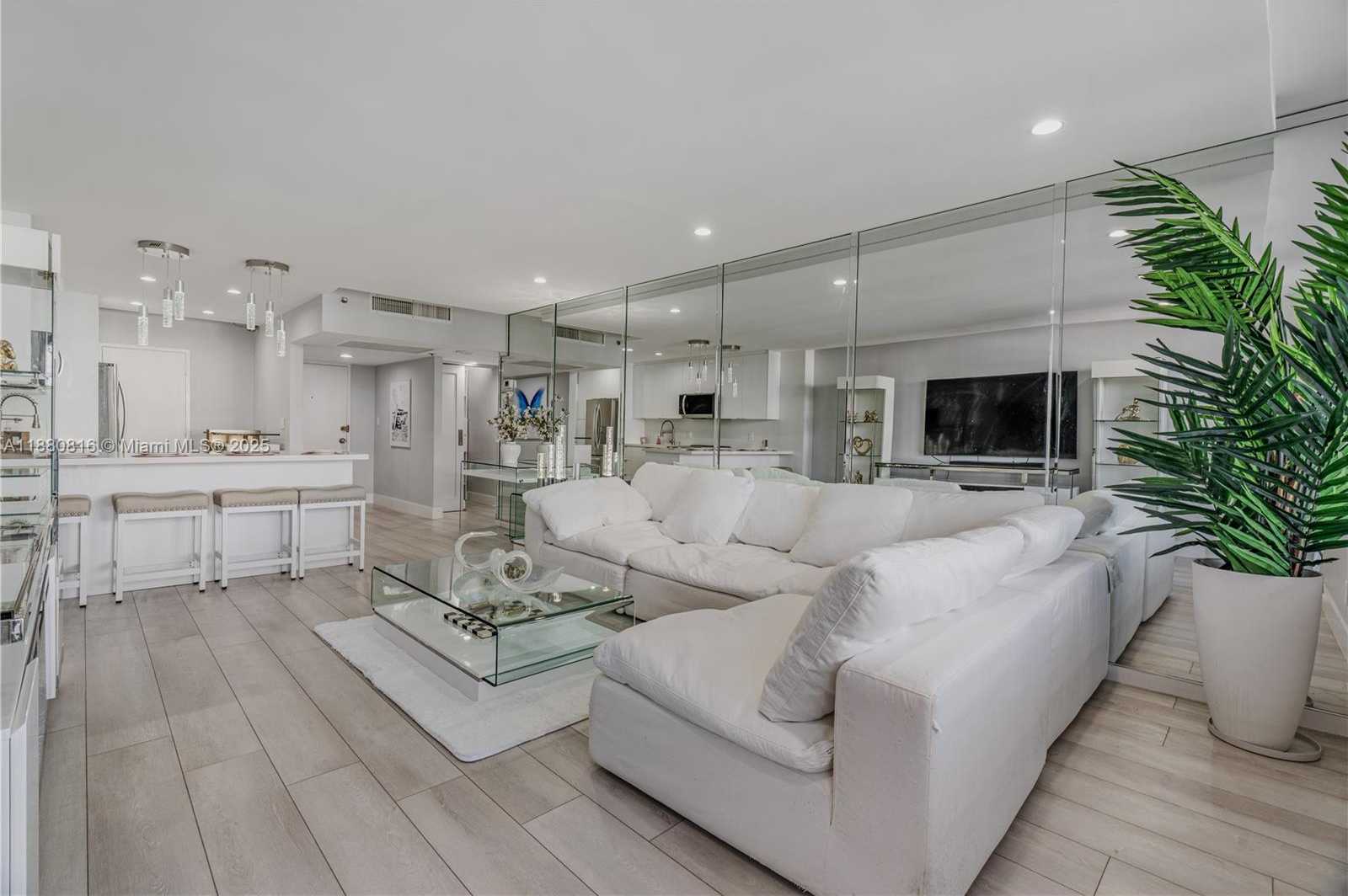 Small Image of 100 LINCOLN RD #323, Miami Beach Number 3