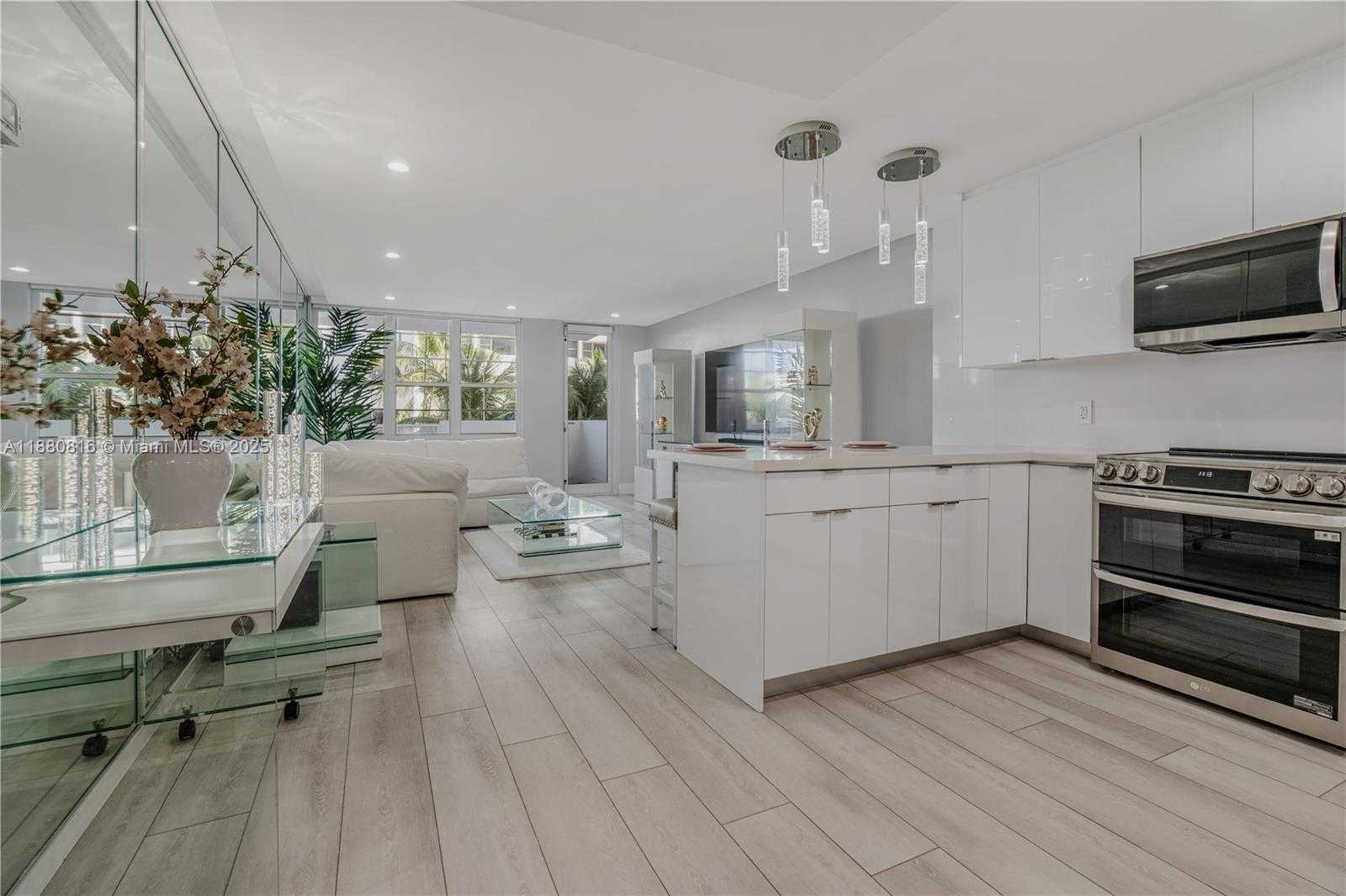 Small Image of 100 LINCOLN RD #323, Miami Beach Number 6