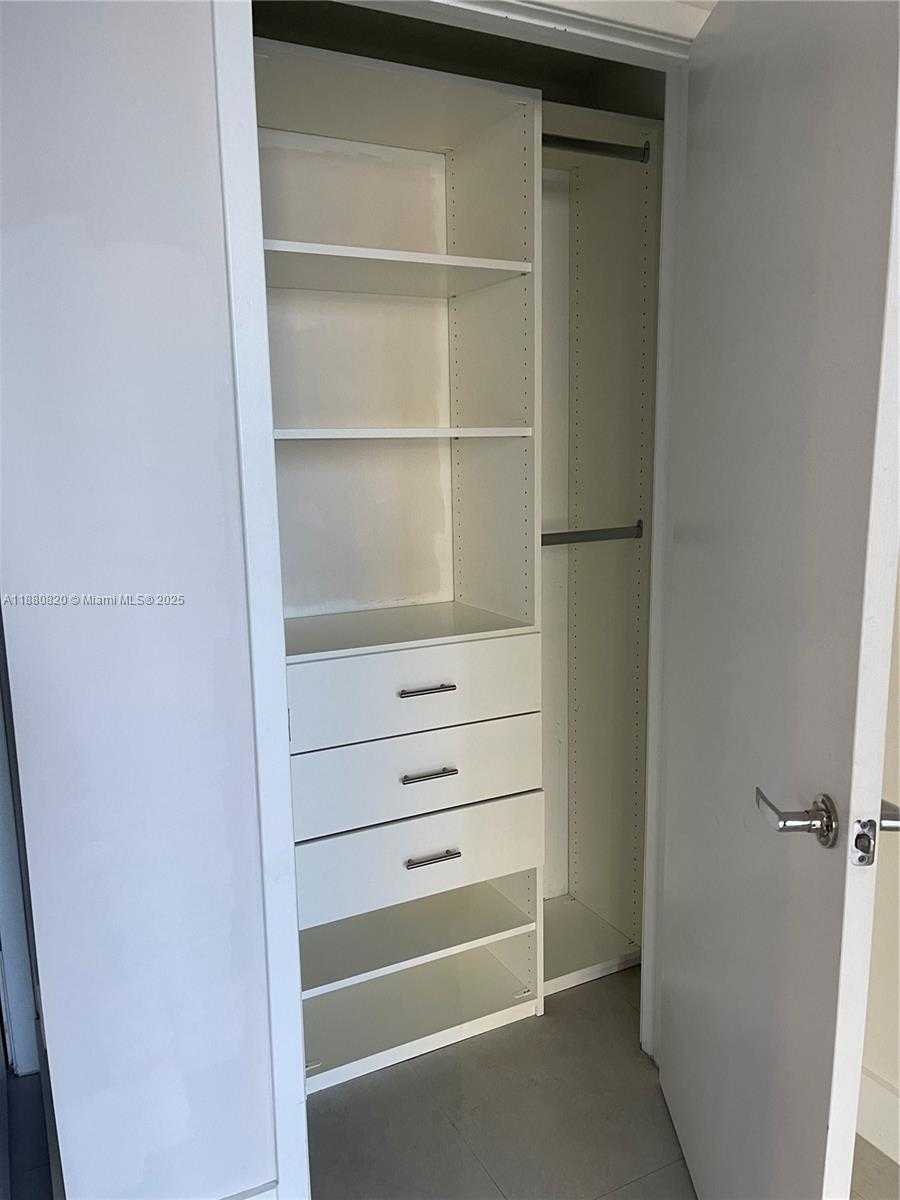 Small Image of 1010 BRICKELL AVE #1504, Miami Number 4