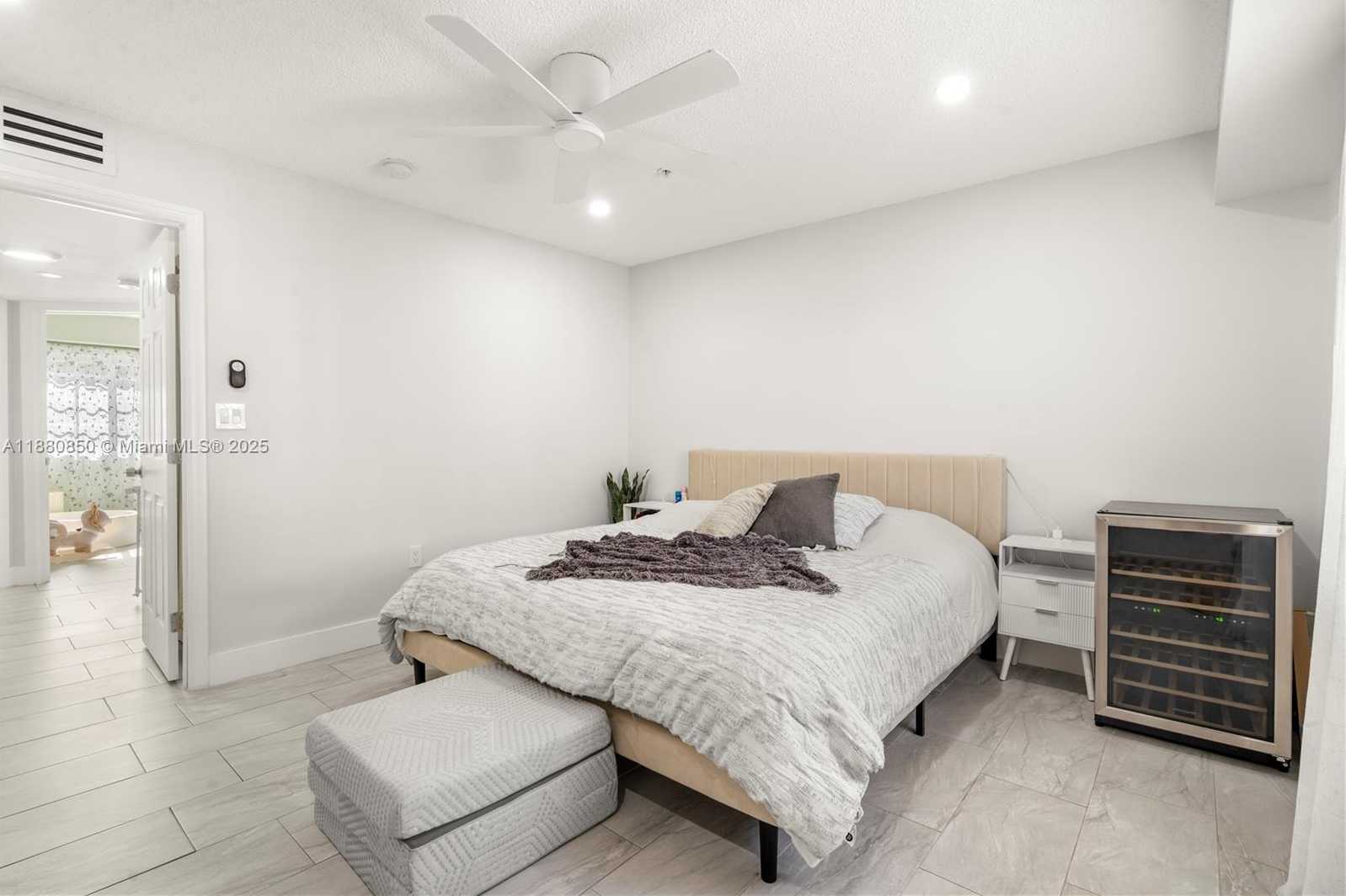 Small Image of 2991 NORTH EAST 185TH ST #1706, Aventura Number 24