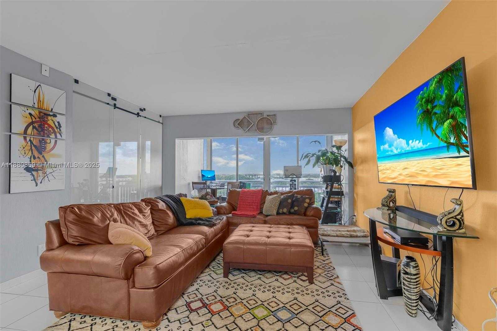 Small Image of 4400 HILLCREST DR #912B, Hollywood Number 10