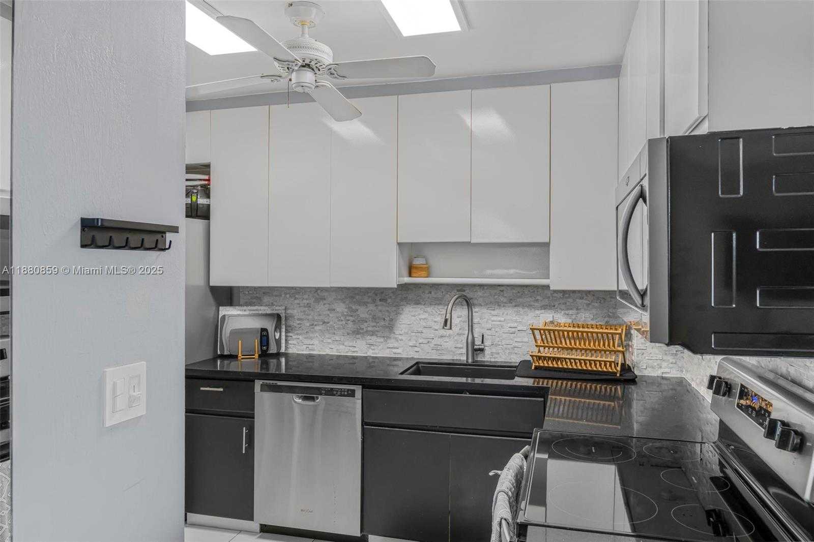 Small Image of 4400 HILLCREST DR #912B, Hollywood Number 14