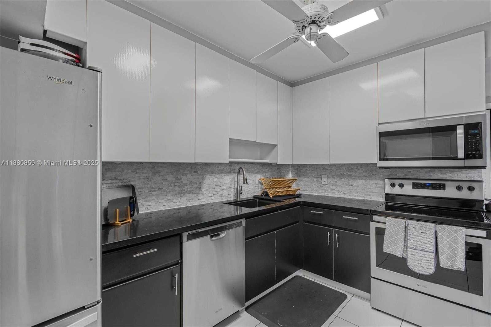 Small Image of 4400 HILLCREST DR #912B, Hollywood Number 15